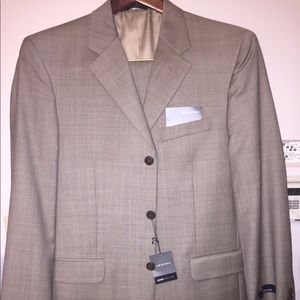 Men’s suit NWT